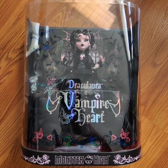monster high Other - ✅ Ships Today ✅ Monster High Draculaura Vampire Heart - NIB